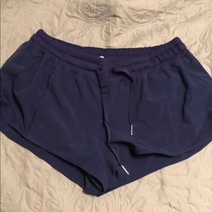 LULU LEMON size 10 navy blue shorts